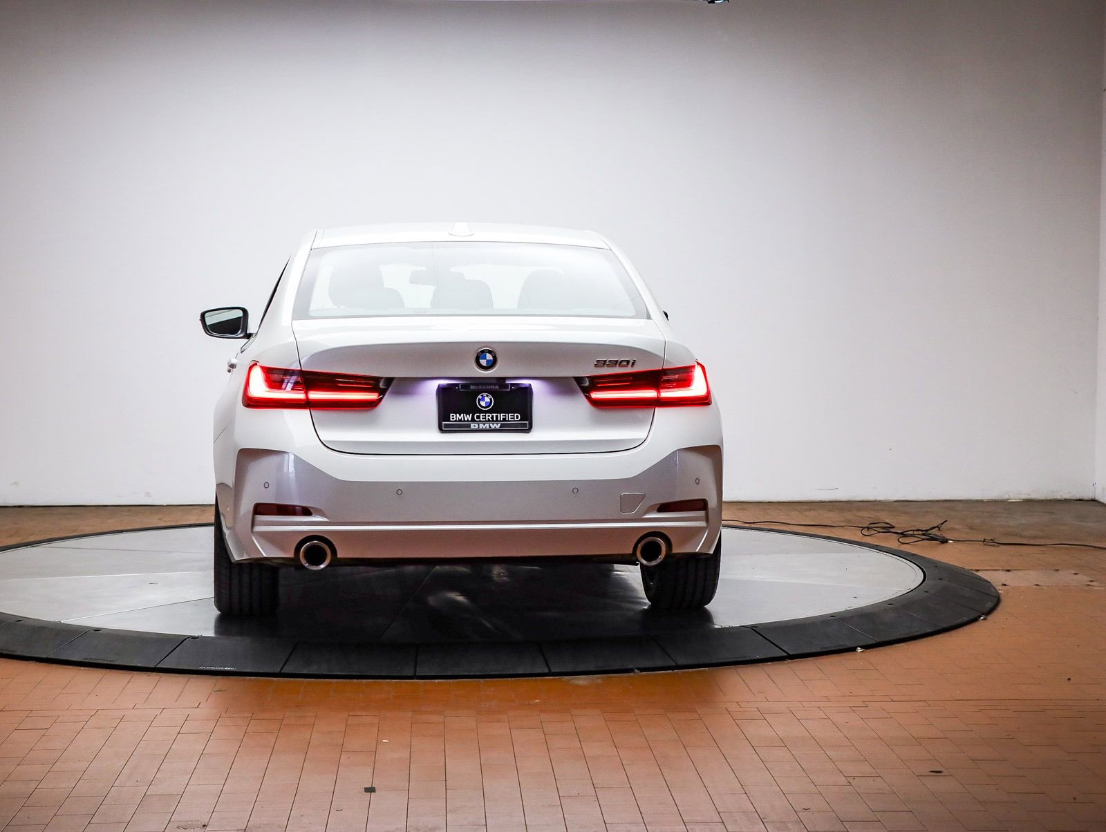 Certified 2025 BMW 330i Sedan RWD image 3