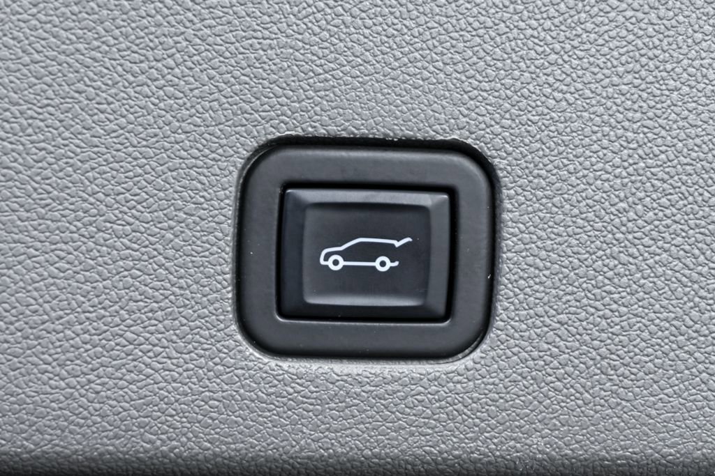 Used 2022 Cadillac XT6 Premium Luxury w/ Technology Package image 11