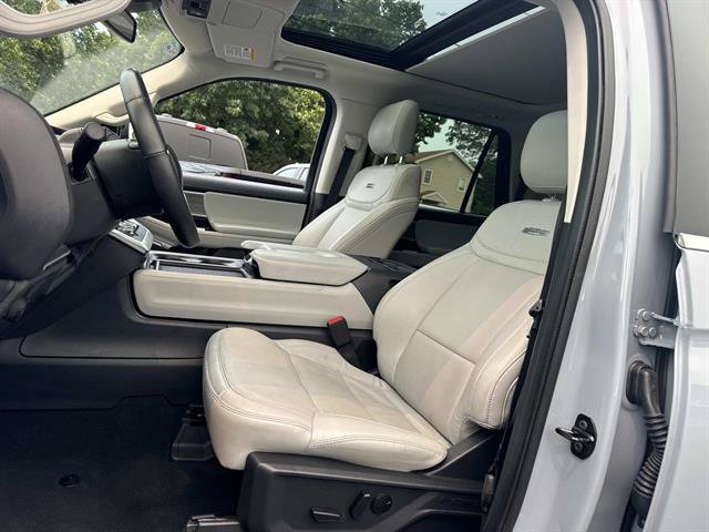 Used 2025 Ford Expedition Max Platinum w/ Driver's Package AWD/4WD image 29