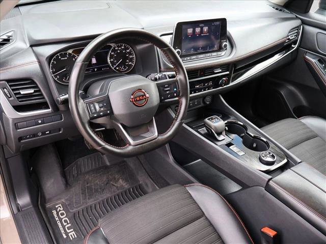 Used 2025 Nissan Rogue SV AWD/4WD image 11