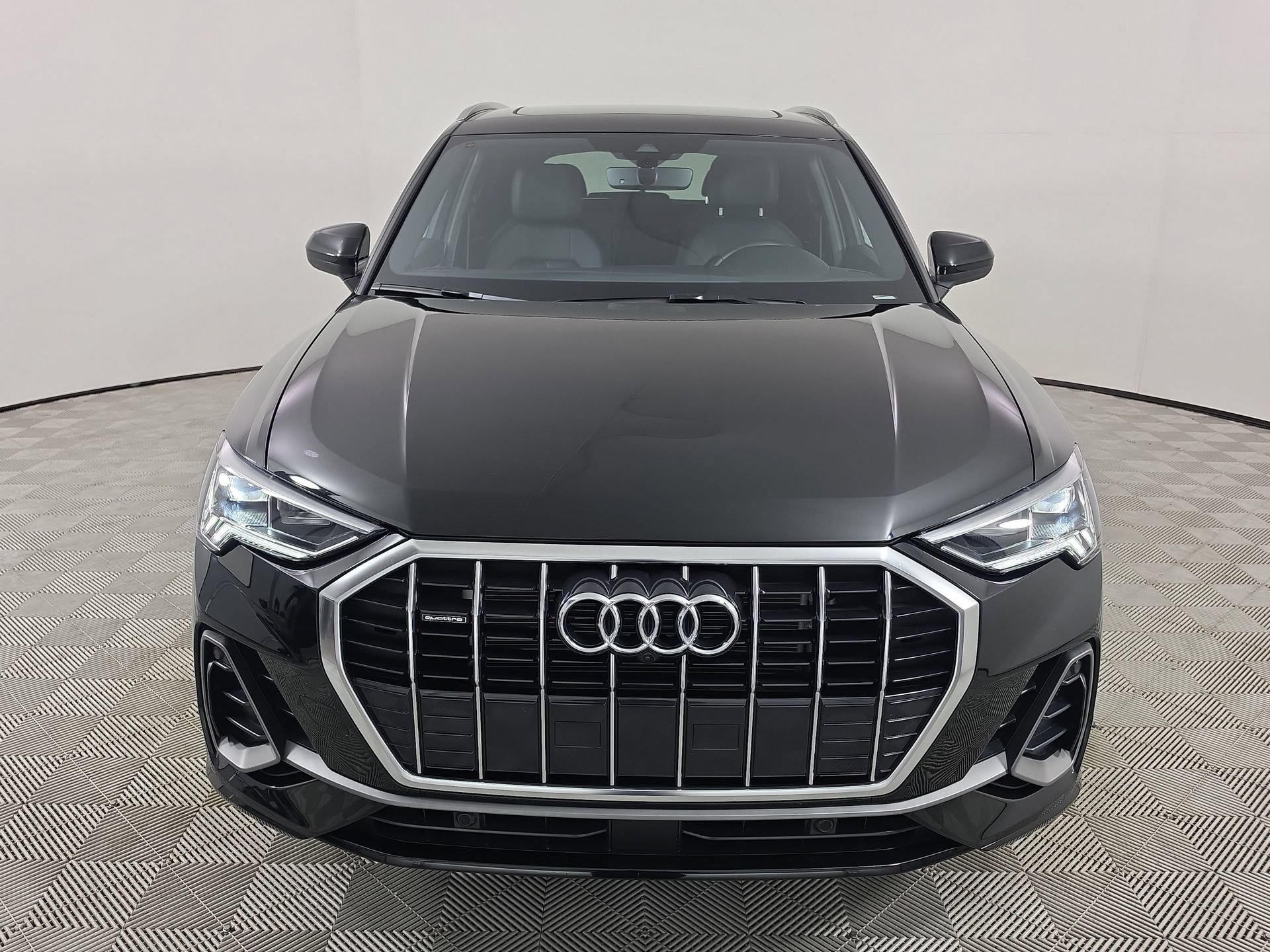 Certified 2025 Audi Q3 2.0T Premium Plus w/ Premium Plus Package AWD/4WD image 2