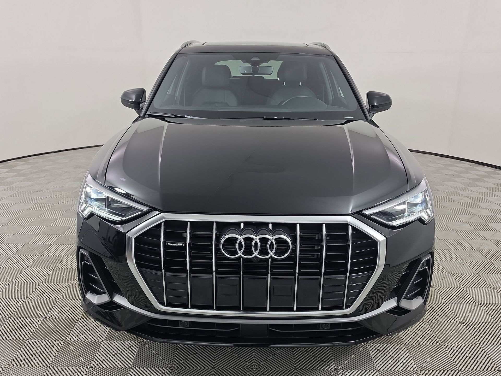 Certified 2025 Audi Q3 2.0T Premium Plus w/ Premium Plus Package AWD/4WD image 2