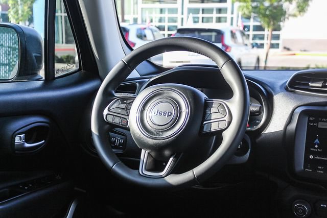 Used 2022 Jeep Renegade Latitude AWD/4WD image 21