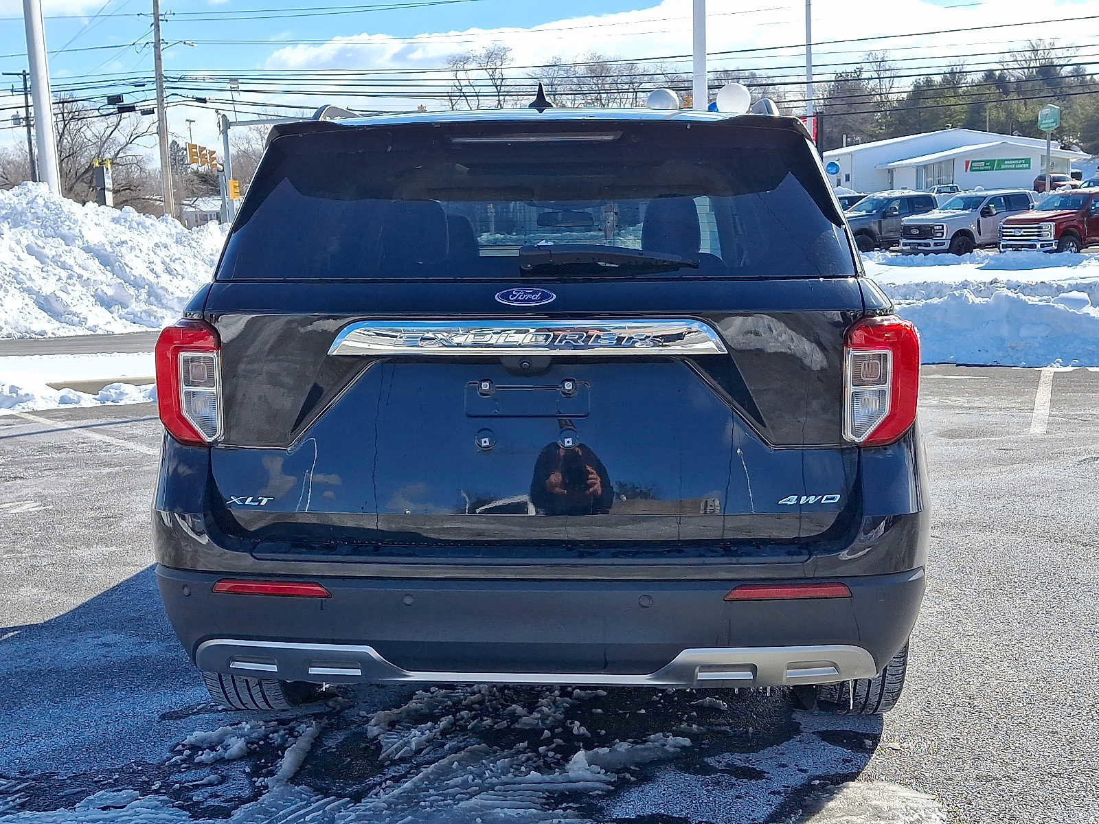 Certified 2022 Ford Explorer XLT w/ Equipment Group 202A image 5