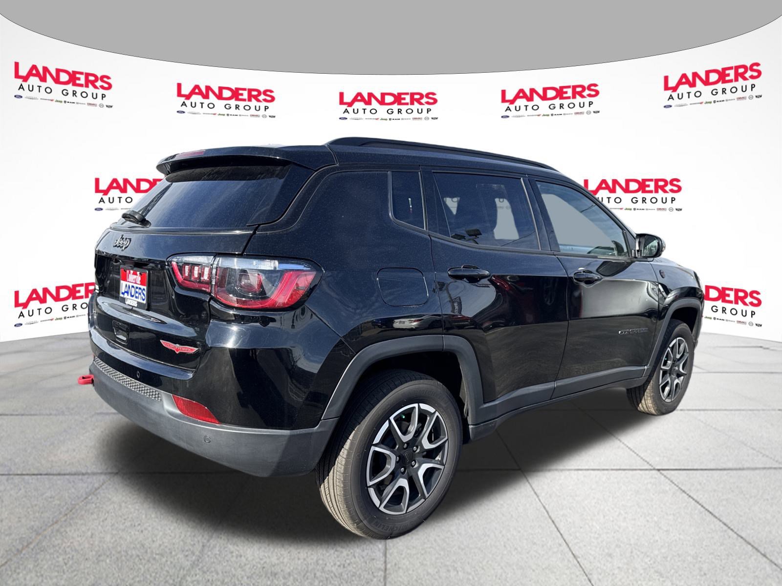 Used 2024 Jeep Compass Trailhawk image 3