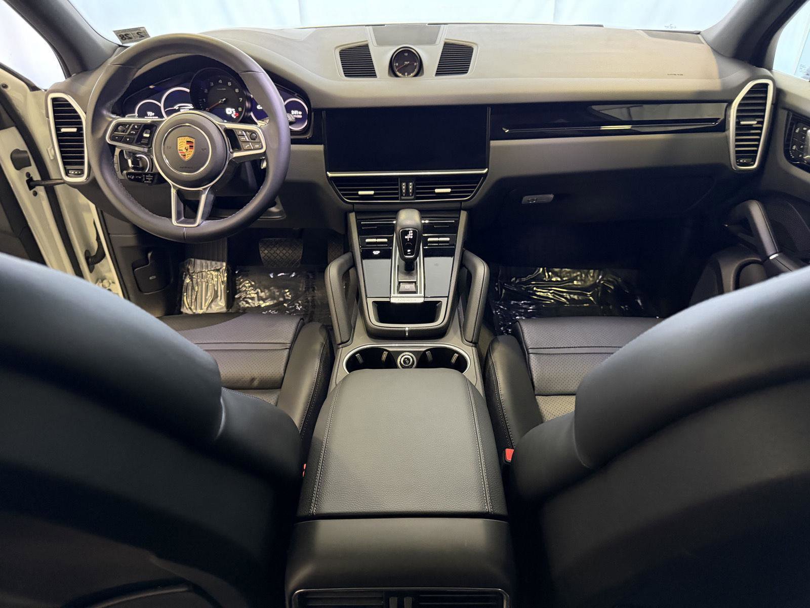 Certified 2023 Porsche Cayenne Platinum Edition image 17