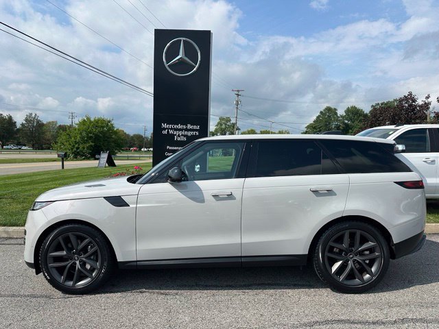 Used 2024 Land Rover Range Rover Sport SE AWD/4WD image 2