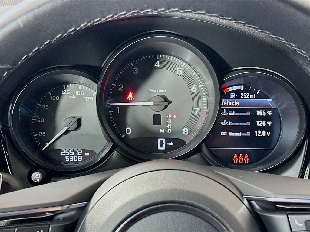 Certified 2023 Porsche Macan image 13