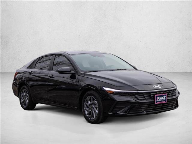 Certified 2025 Hyundai Elantra Blue image 3