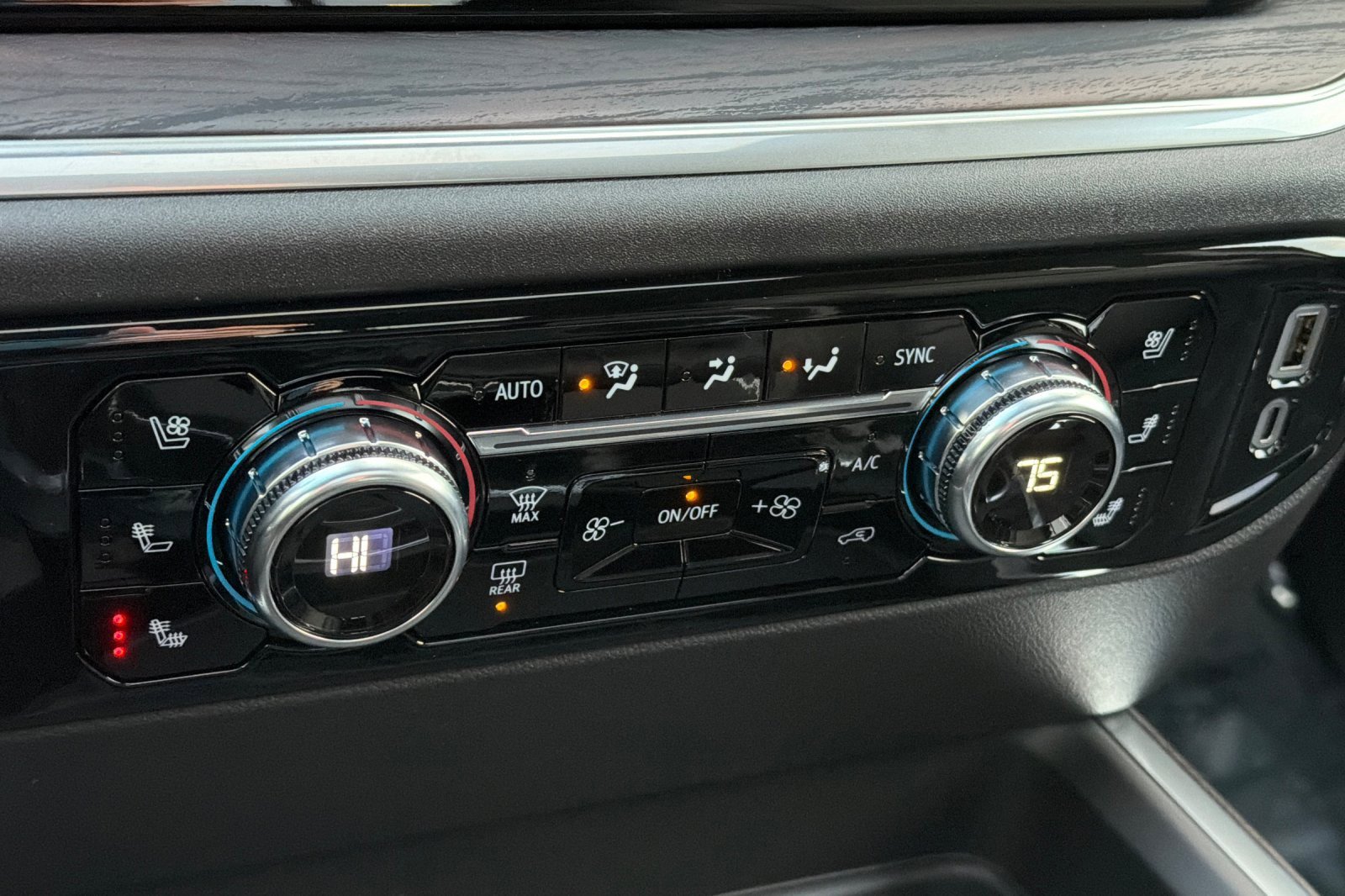 New 2026 GMC Sierra 3500 SLT w/ SLT Premium Package image 17