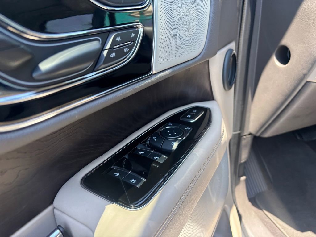 Used 2023 Lincoln Navigator Reserve AWD/4WD image 23