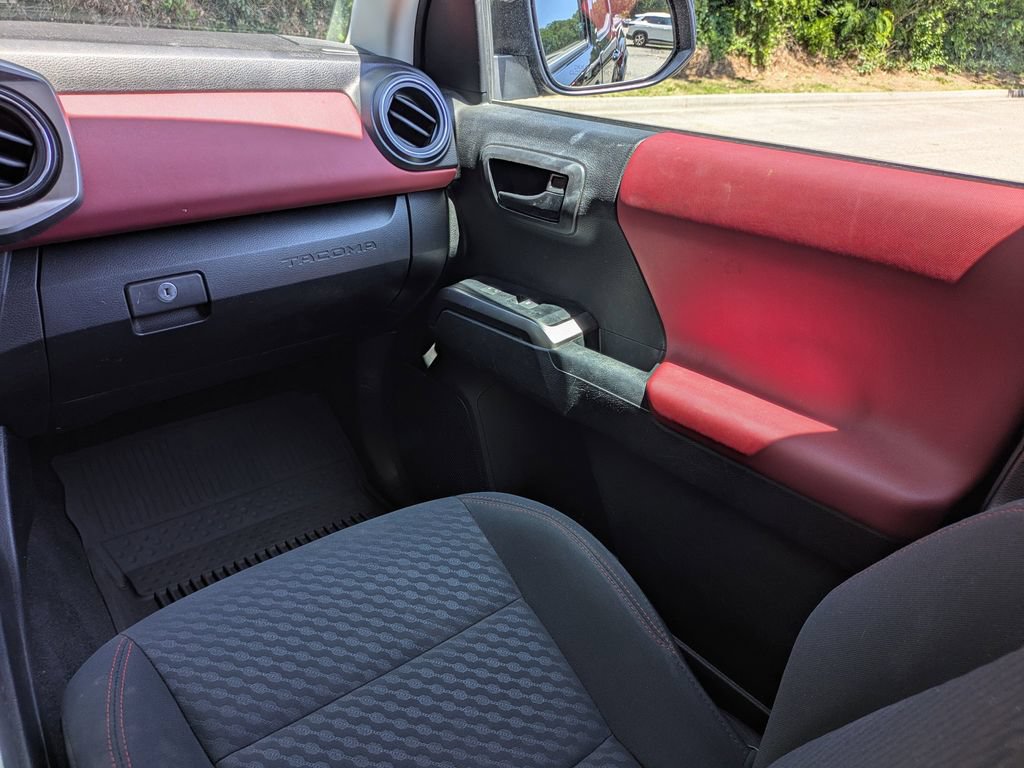 Used 2023 Toyota Tacoma SR5 AWD/4WD image 17