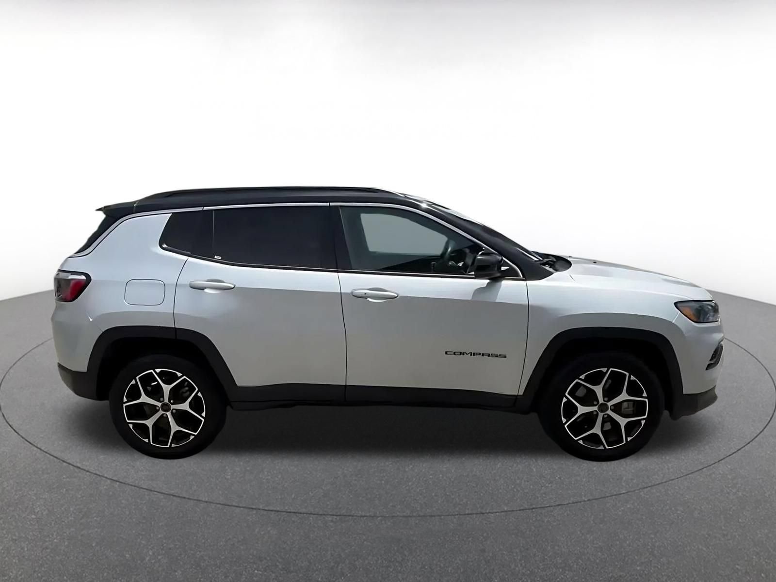 Used 2025 Jeep Compass Limited AWD/4WD image 15