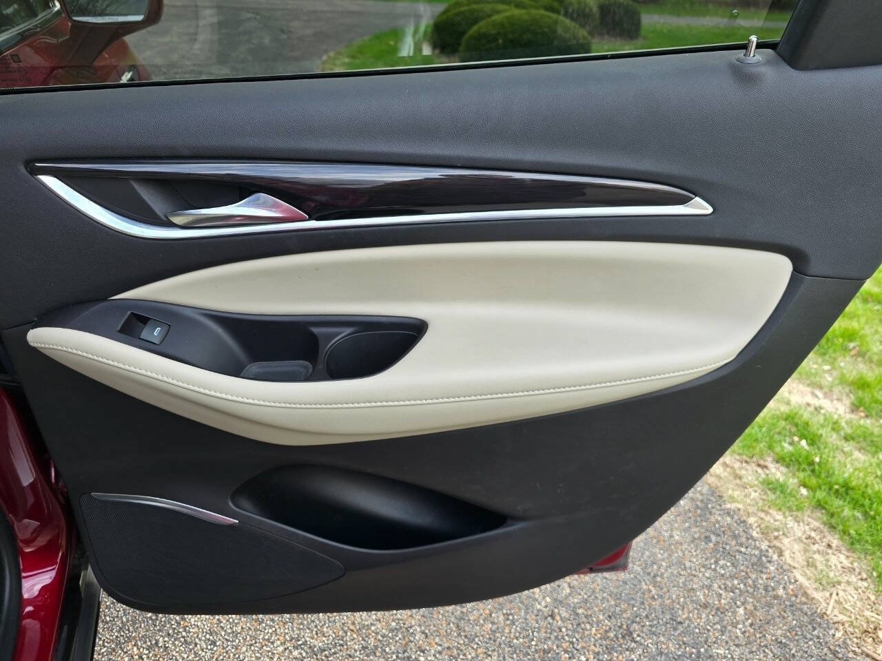 Used 2019 Buick Enclave Essence FWD image 25