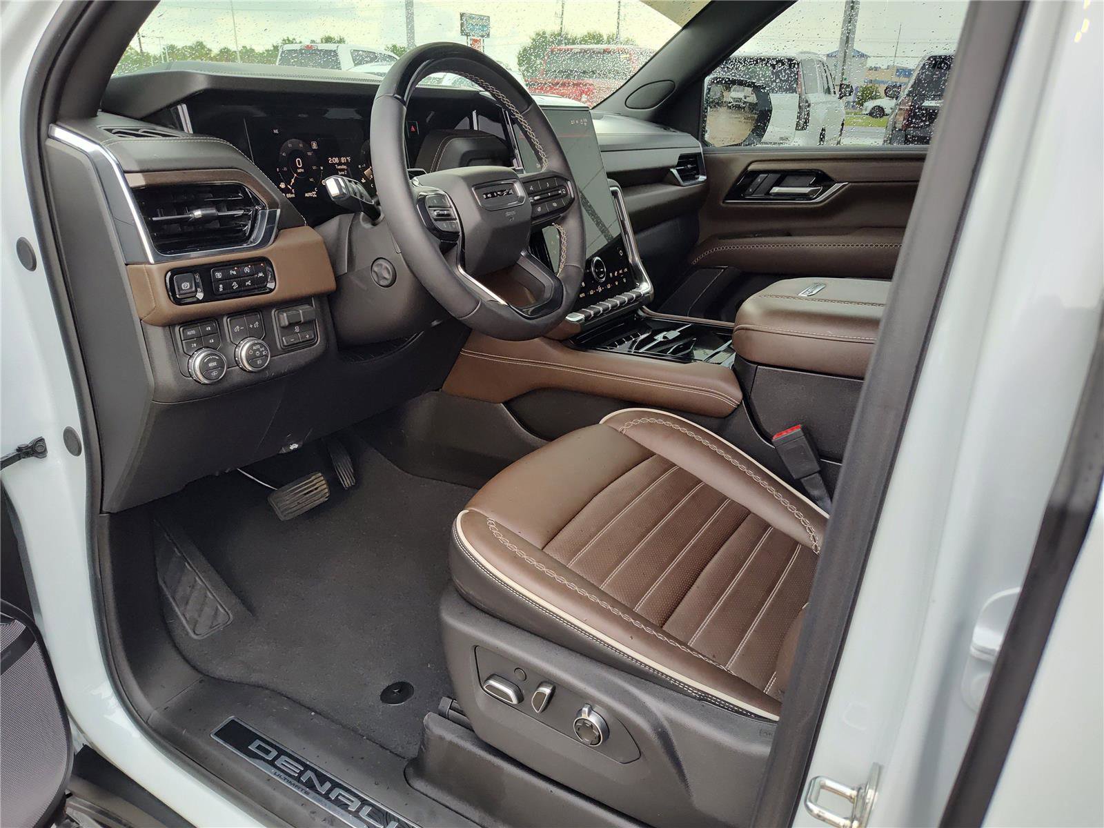Used 2026 GMC Yukon Denali Ultimate AWD/4WD image 2