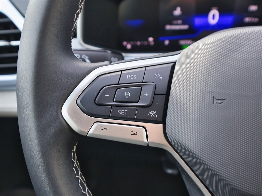 Certified 2025 Volkswagen Taos SE w/ Panoramic Sunroof Package image 23