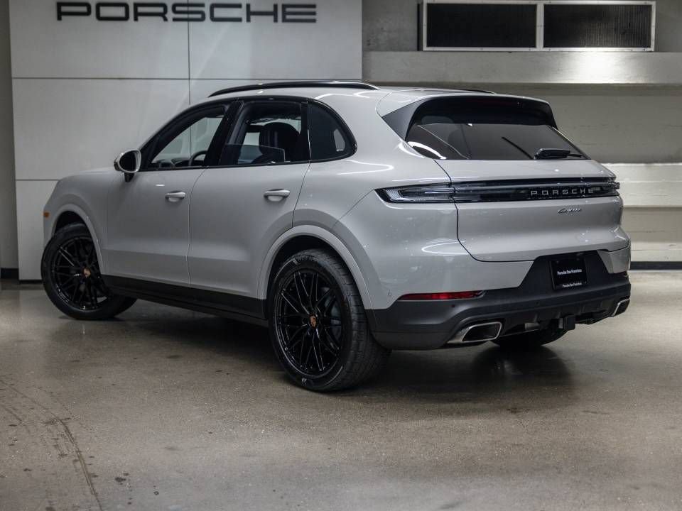 Certified 2026 Porsche Cayenne AWD/4WD image 3