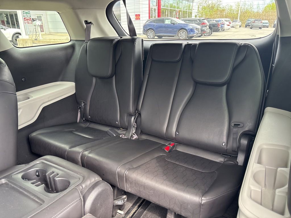 Used 2023 Kia Carnival LX FWD image 17