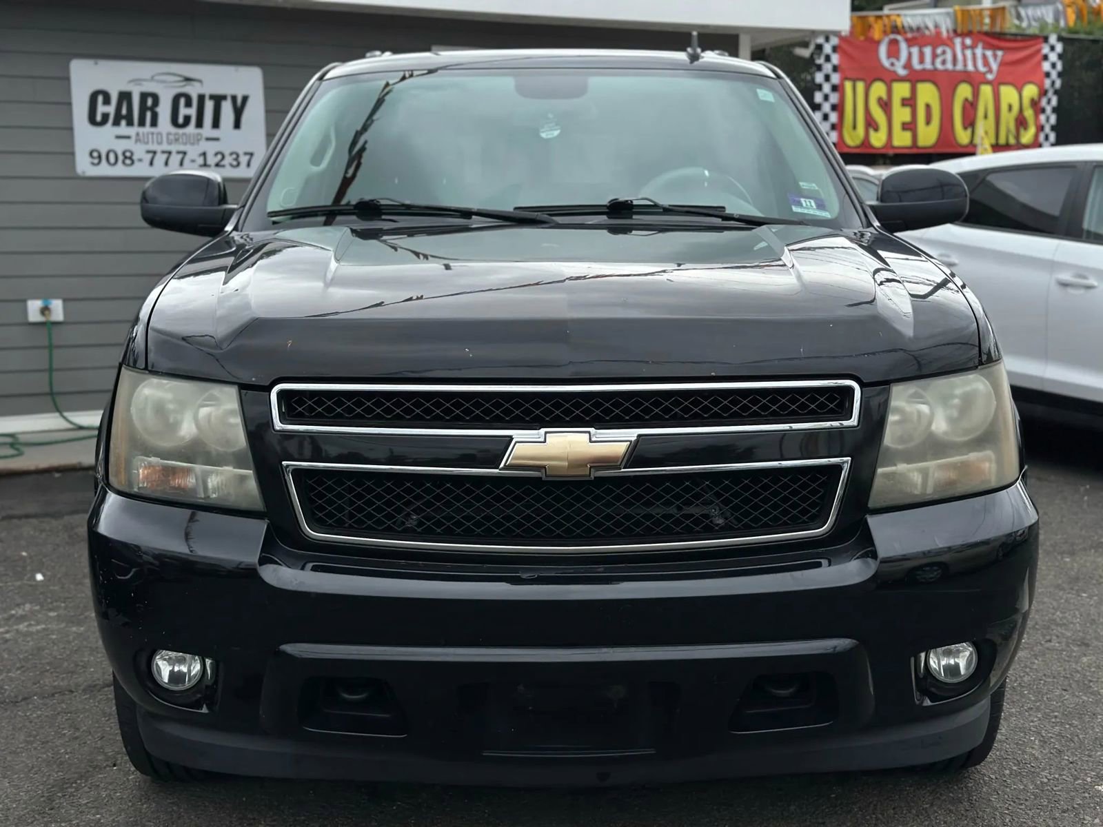 Used 2009 Chevrolet Suburban LT image 2