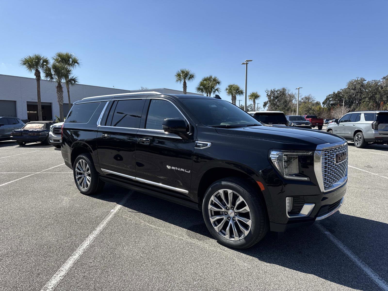 Used 2022 GMC Yukon XL Denali w/ Denali Ultimate Package image 1