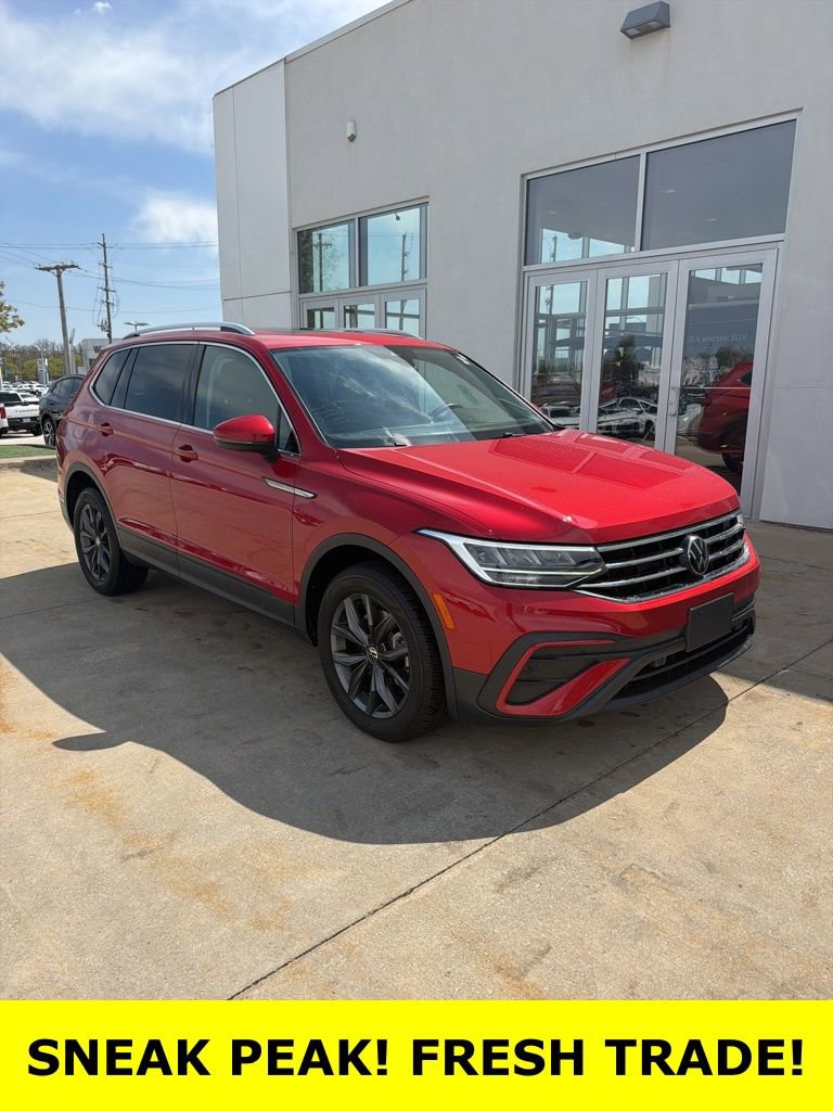 Certified 2022 Volkswagen Tiguan SE w/ Panoramic Sunroof Package AWD/4WD image 1