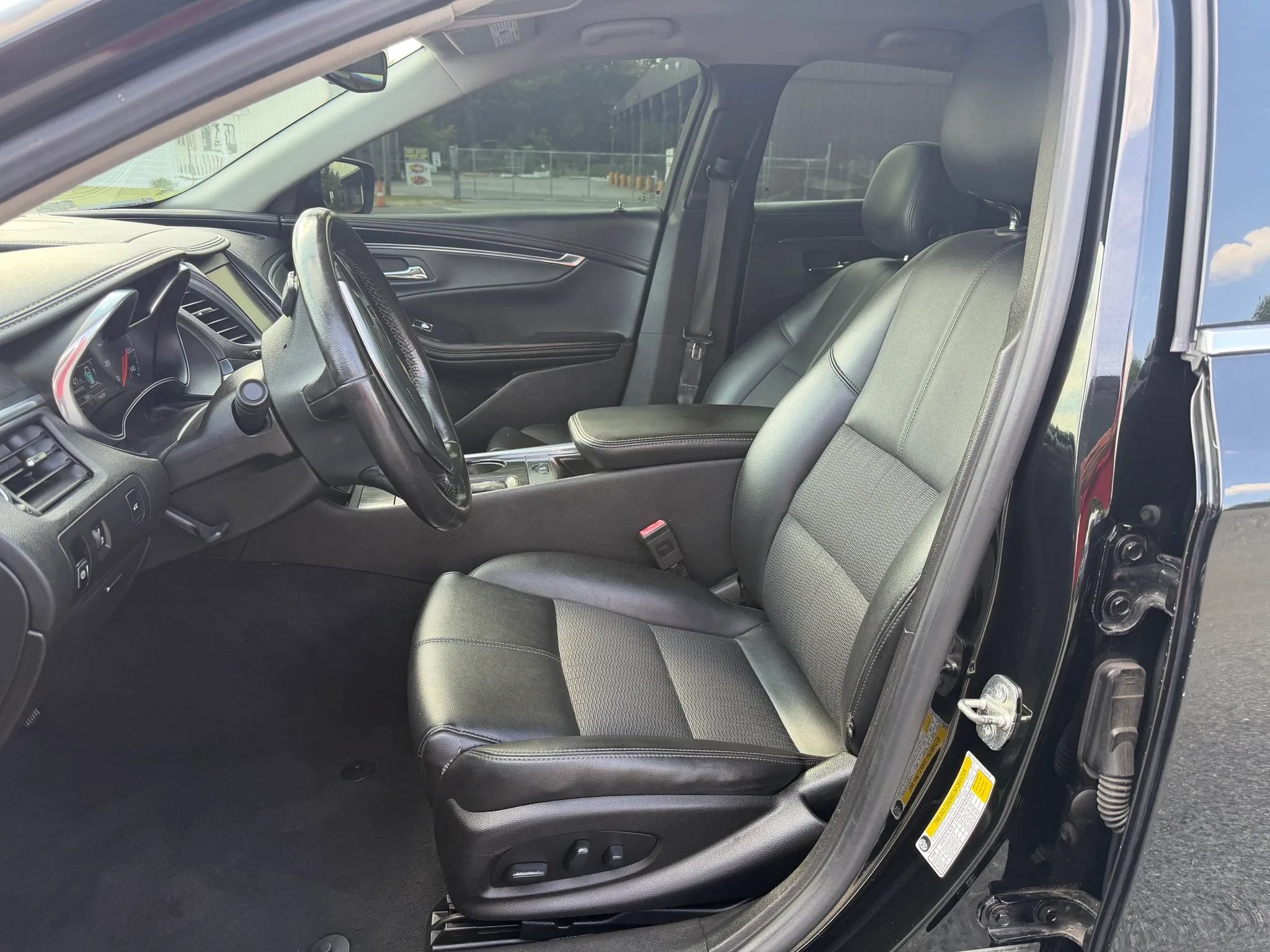 Used 2019 Chevrolet Impala LT FWD image 2