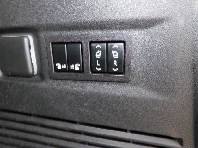 Used 2023 GMC Yukon SLT w/ SLT Luxury Package image 28