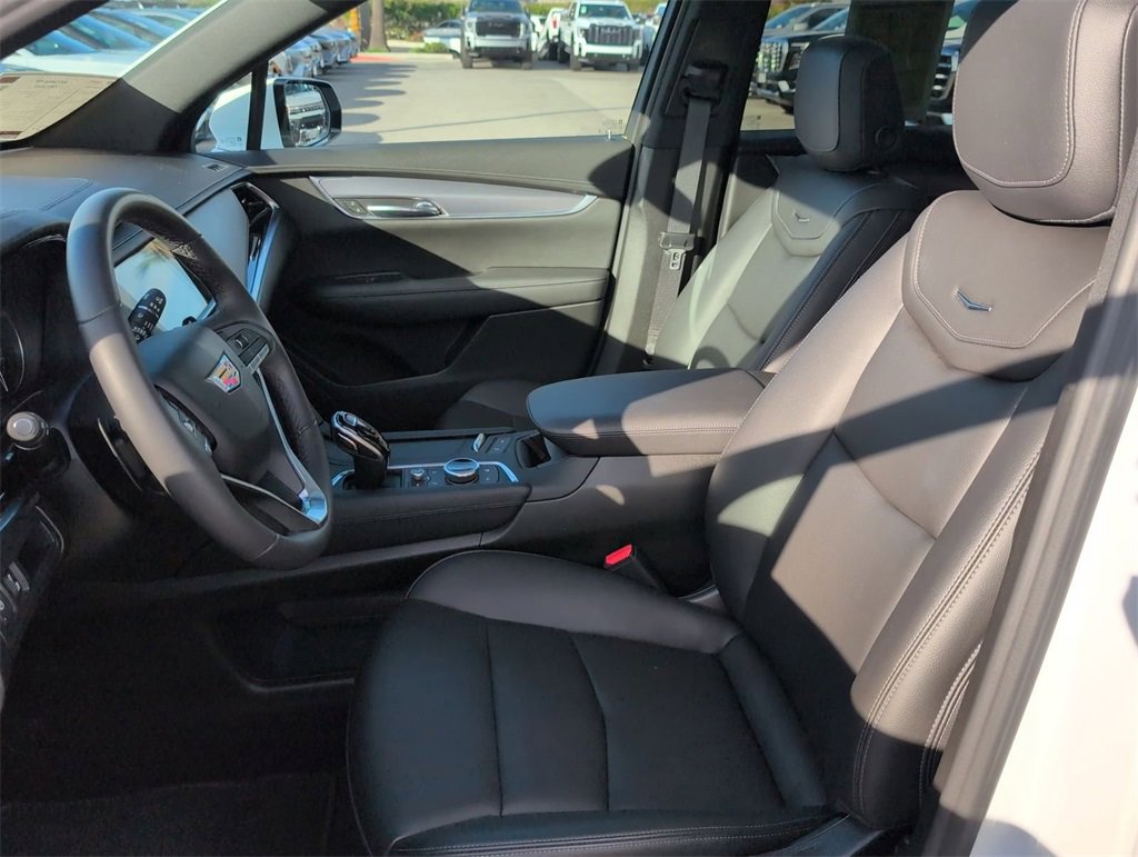 Used 2025 Cadillac XT6 Luxury image 19
