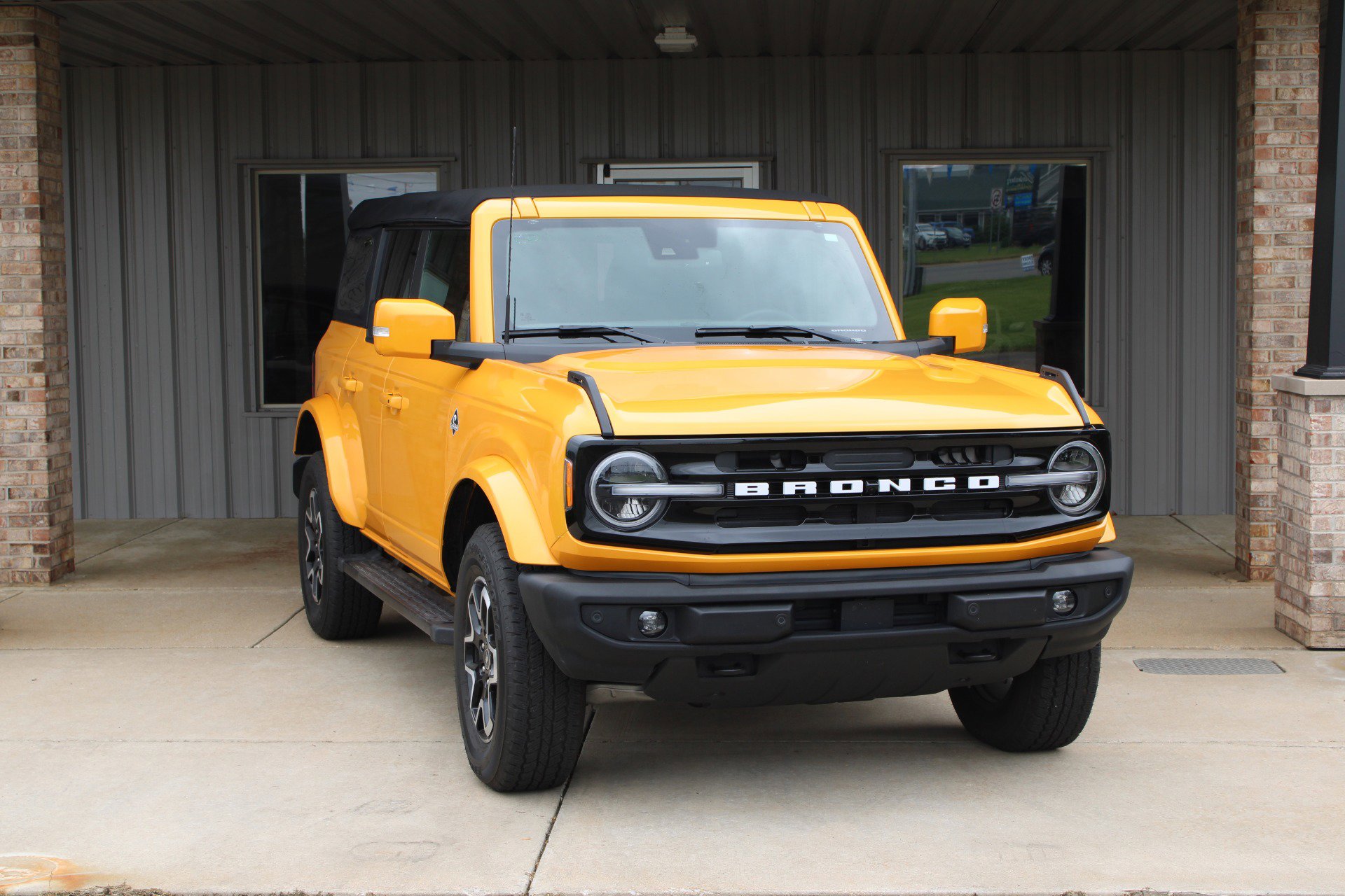 Used 2021 Ford Bronco Outer Banks image 6