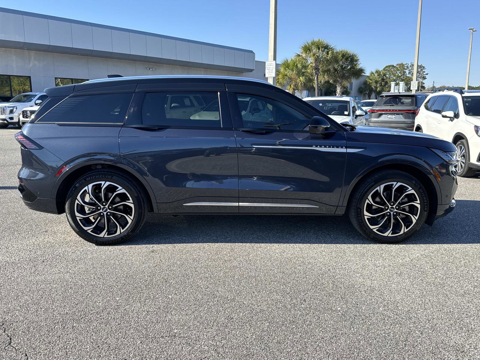 Used 2024 Lincoln Nautilus Reserve image 2