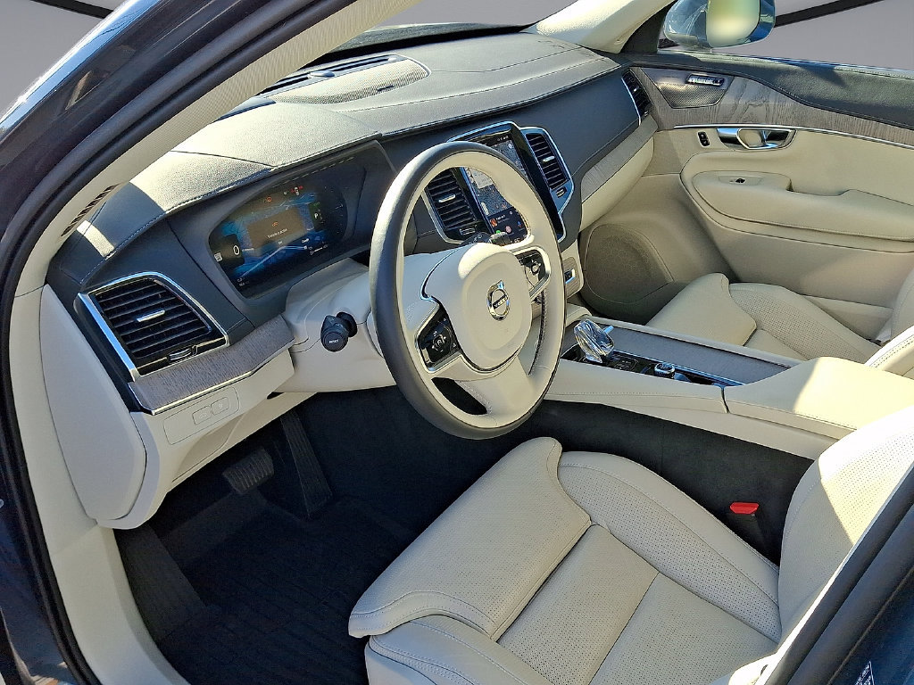 Certified 2025 Volvo XC90 T8 Ultra w/ Protection Package Premier AWD/4WD image 17