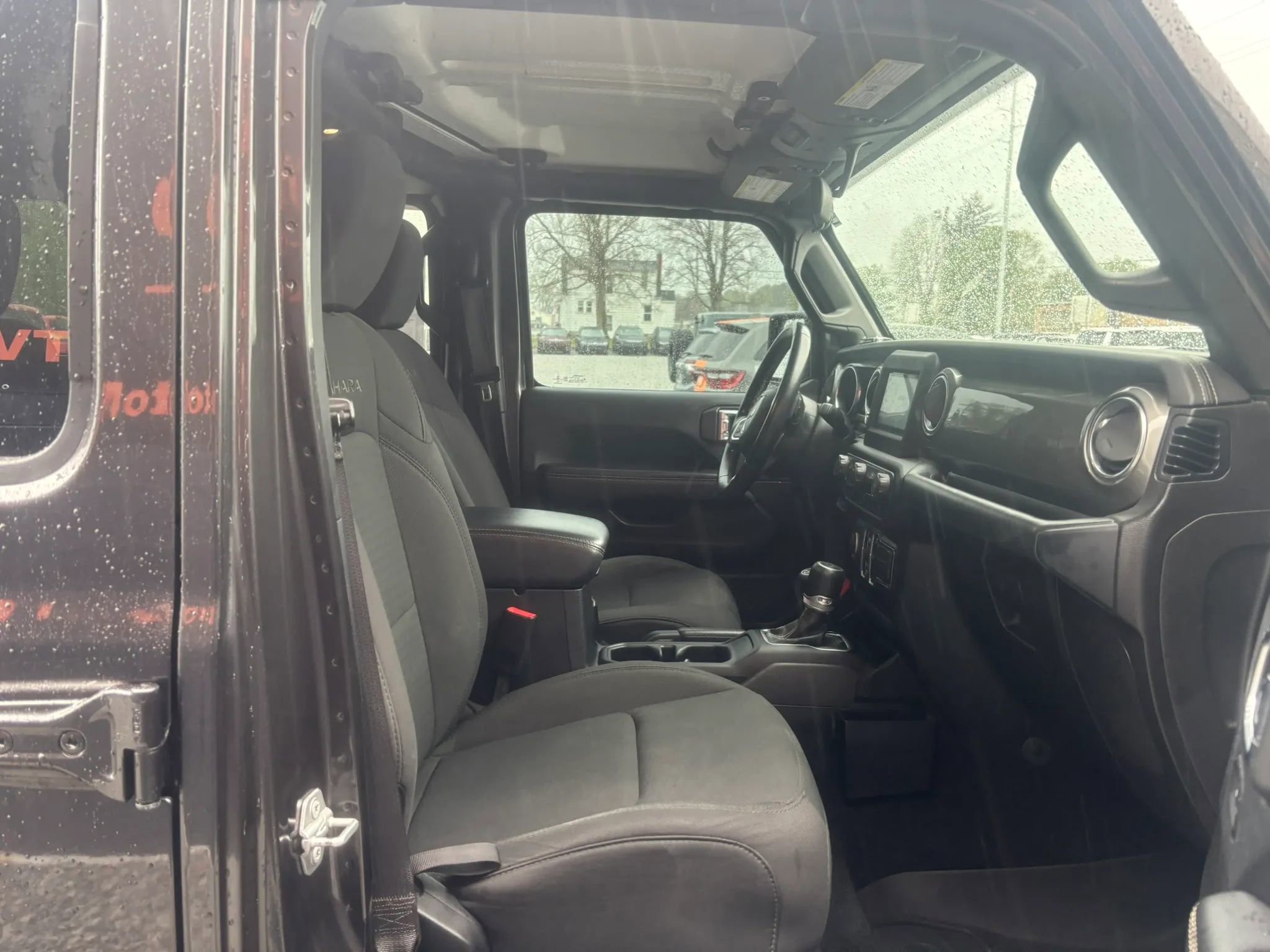 Used 2019 Jeep Wrangler Unlimited Sahara AWD/4WD image 14