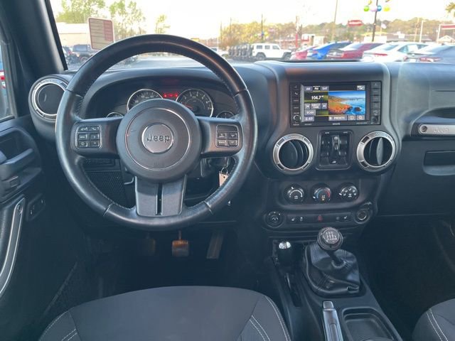 Used 2016 Jeep Wrangler Unlimited Rubicon w/ Connectivity Group AWD/4WD image 17