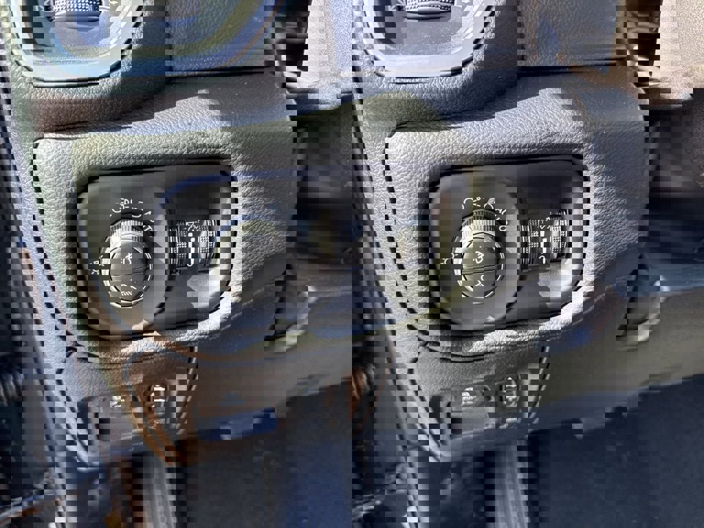 New 2026 RAM 1500 4x4 Crew Cab image 17