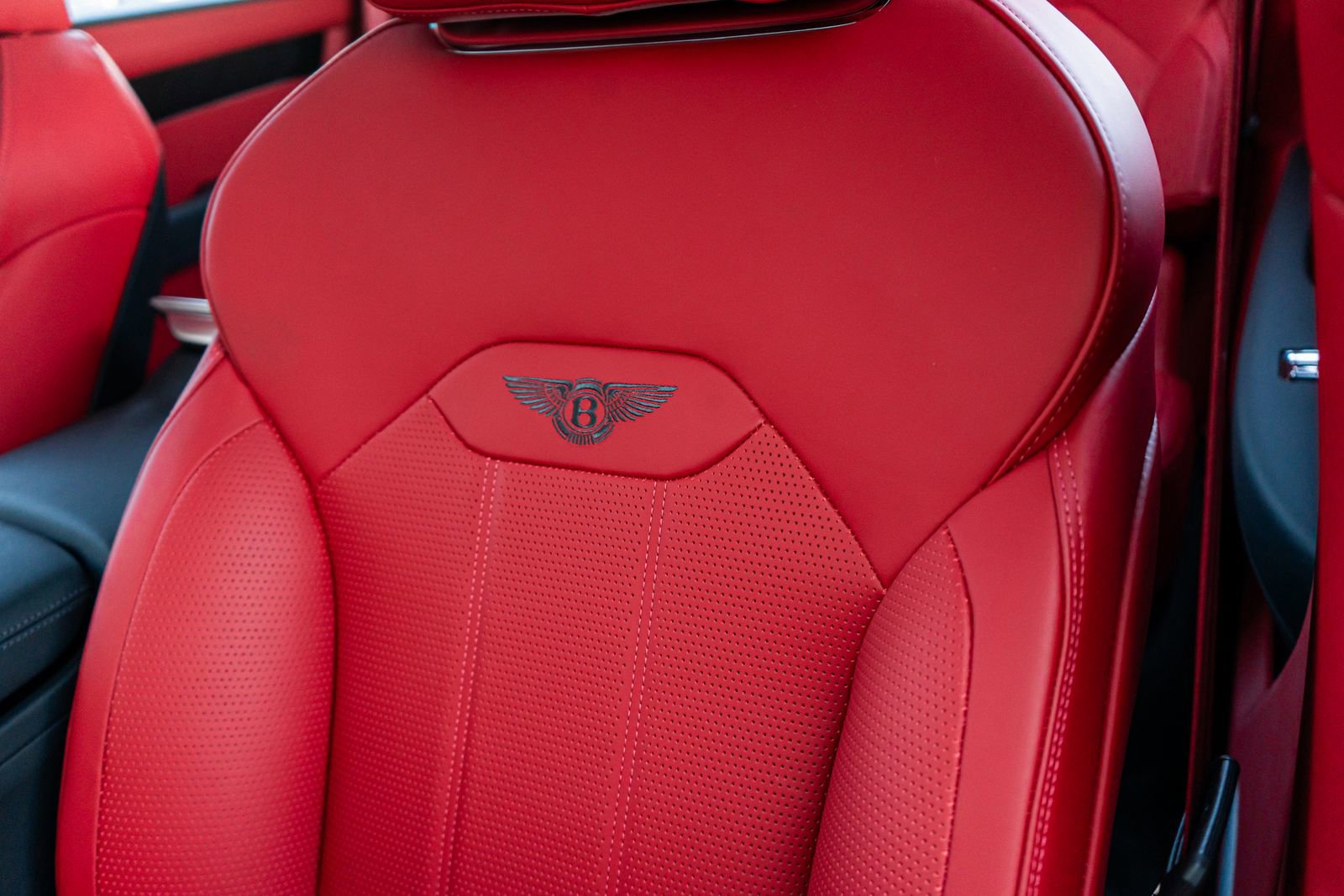 Used 2024 Bentley Bentayga Extended Wheelbase image 28