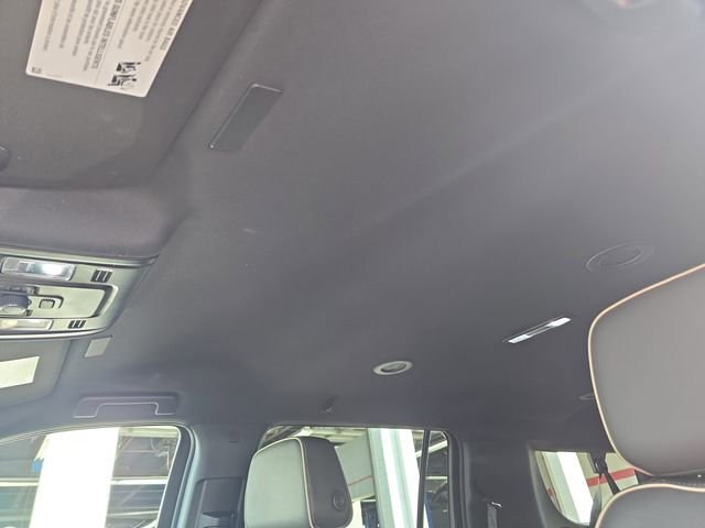 Used 2025 Chevrolet Suburban Premier image 30