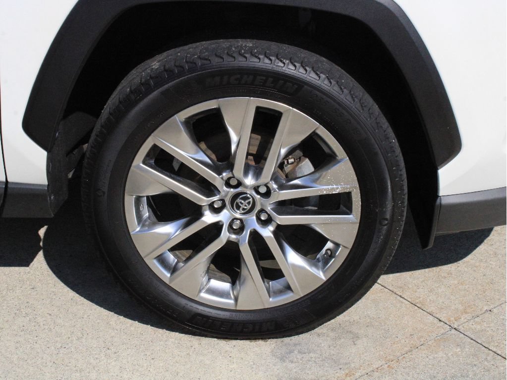 Used 2021 Toyota RAV4 XLE Premium AWD/4WD image 37