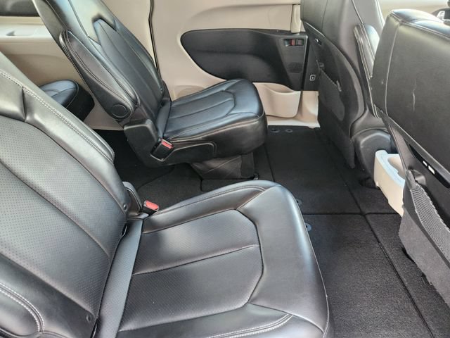Used 2024 Chrysler Pacifica Touring-L FWD image 31