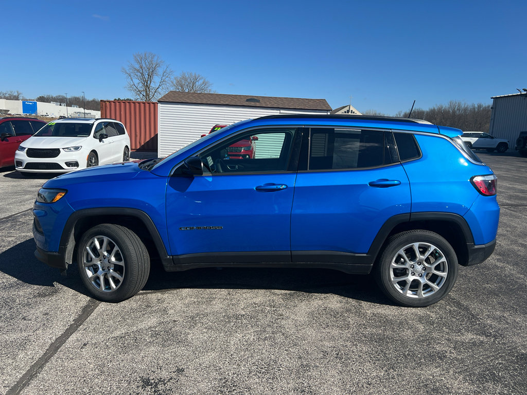 Used 2023 Jeep Compass Latitude w/ Sun and Sound Group image 2