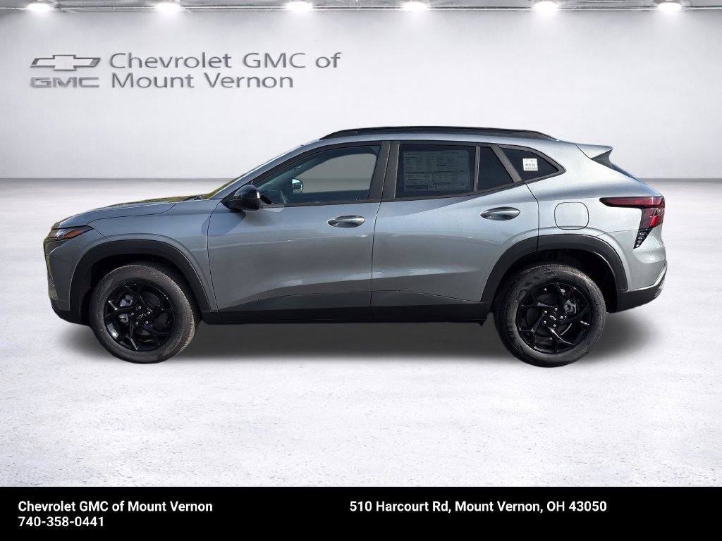 New 2026 Chevrolet Trax LT w/ Midnight Edition FWD image 2