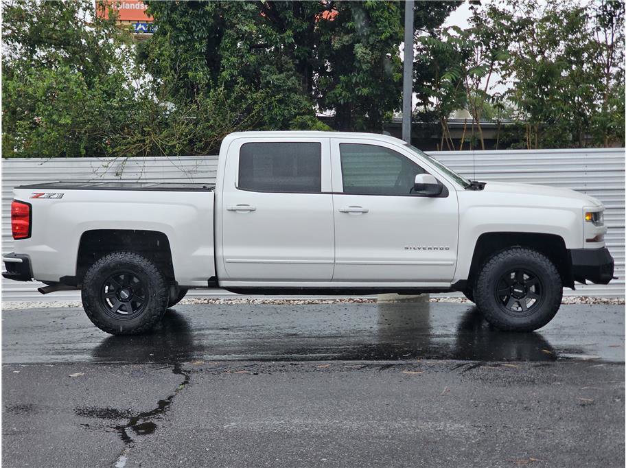 Used 2018 Chevrolet Silverado 1500 LT w/ All Star Edition AWD/4WD image 9