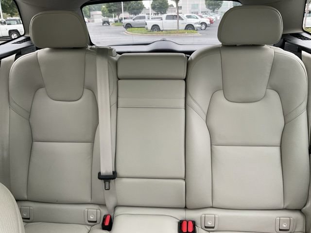 Used 2022 Volvo XC60 B5 Momentum w/ Climate Package FWD image 33