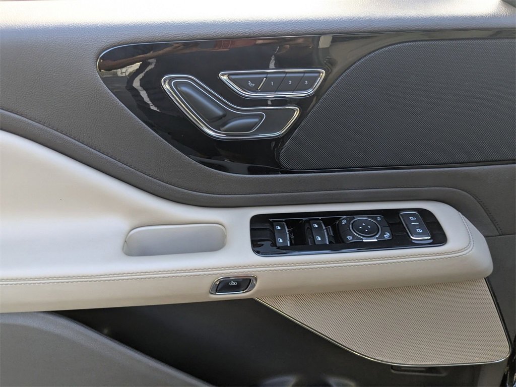 Used 2024 Lincoln Aviator AWD w/ Premium Package image 14