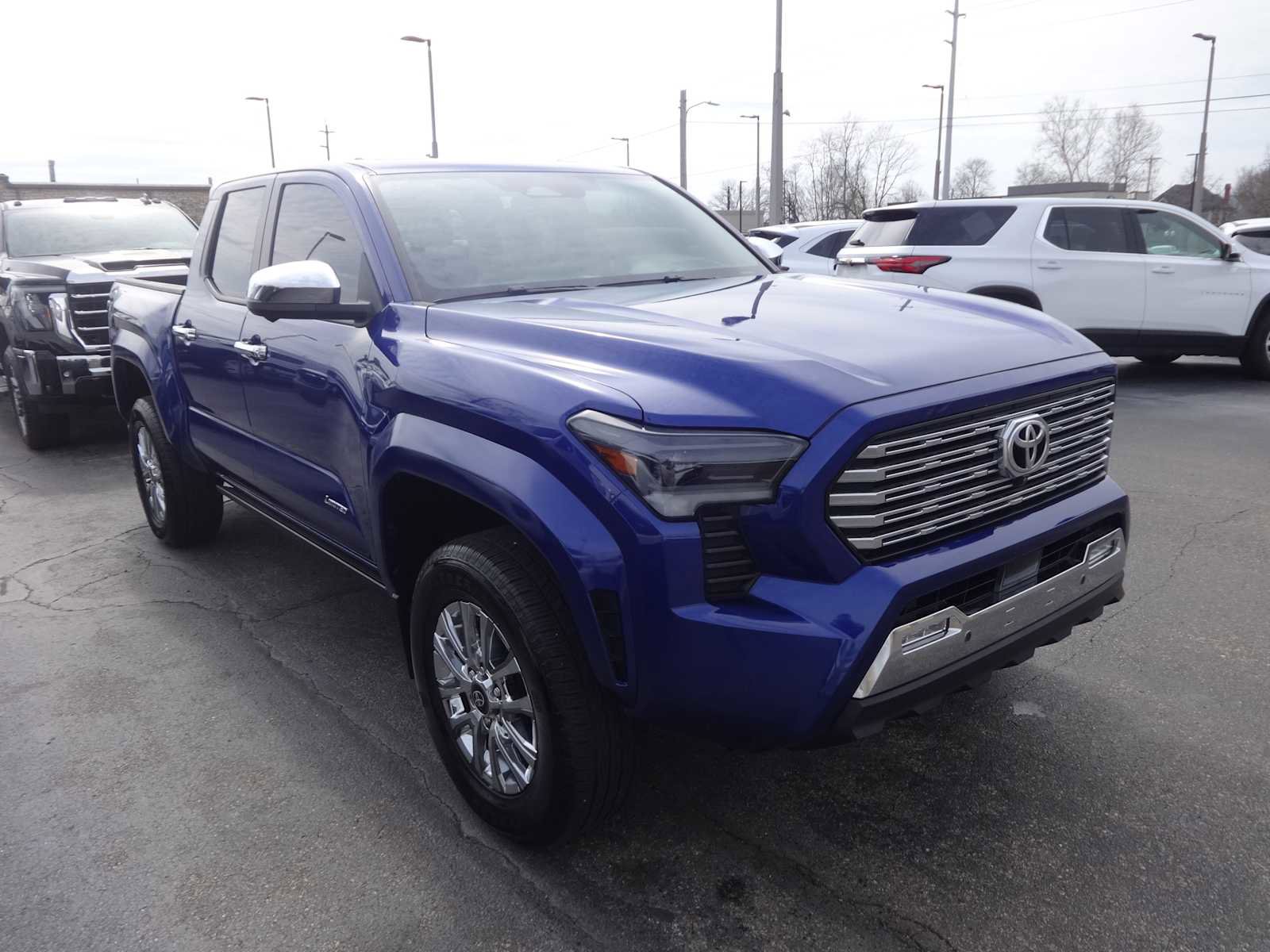Used 2024 Toyota Tacoma Limited w/ Limited Package (LT) image 1