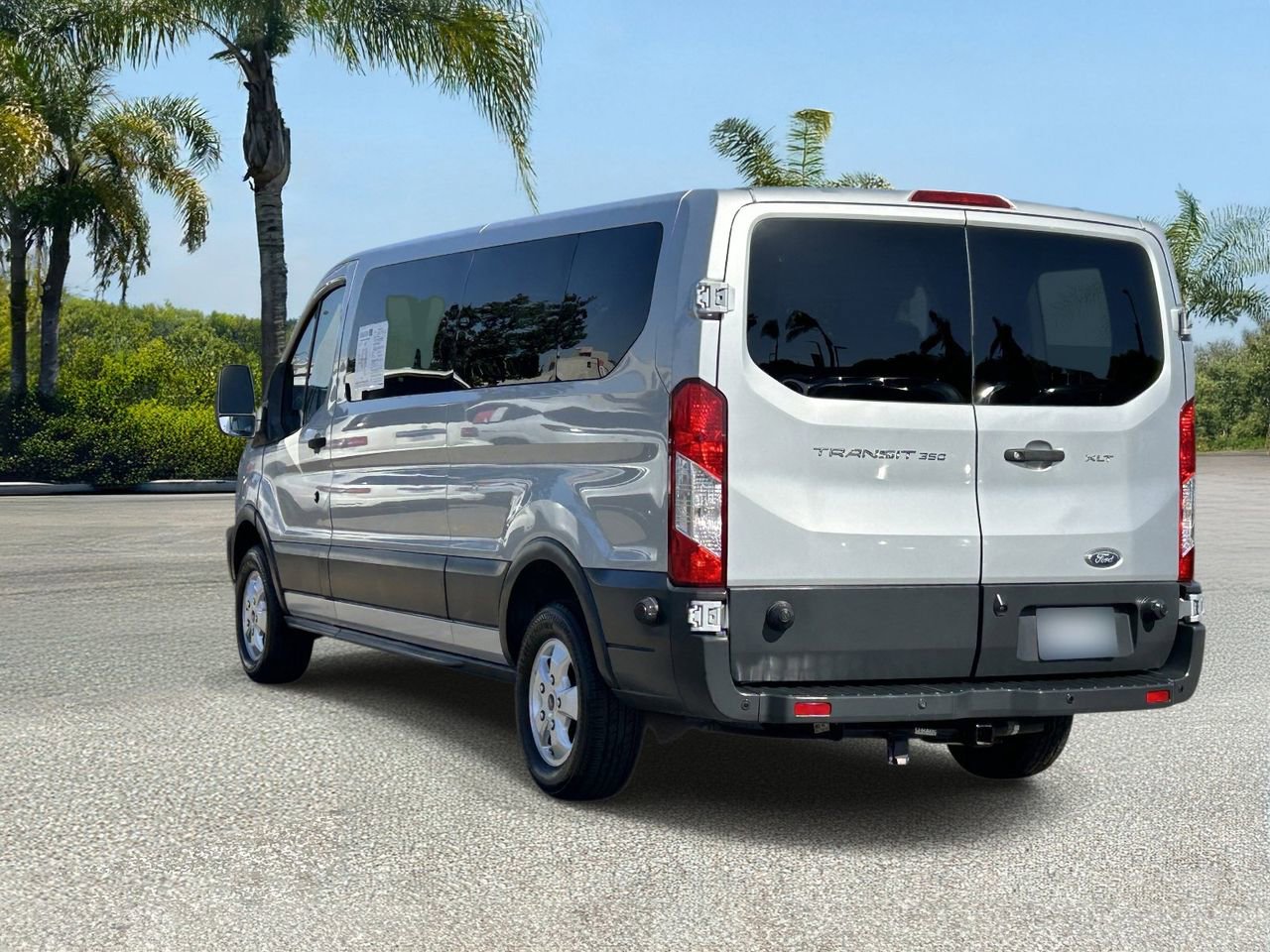 Used 2018 Ford Transit 350 XLT image 3