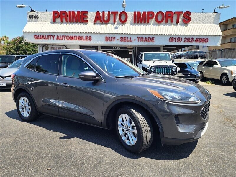 Used 2020 Ford Escape SE image 1
