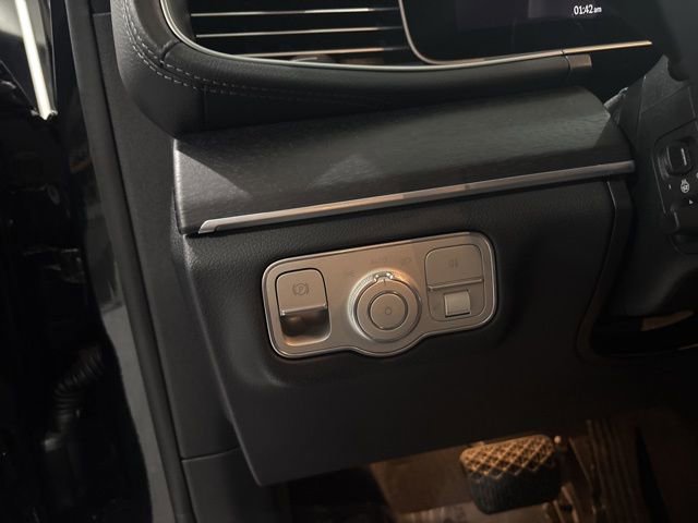 Used 2025 Mercedes-Benz GLS 450 4MATIC image 14
