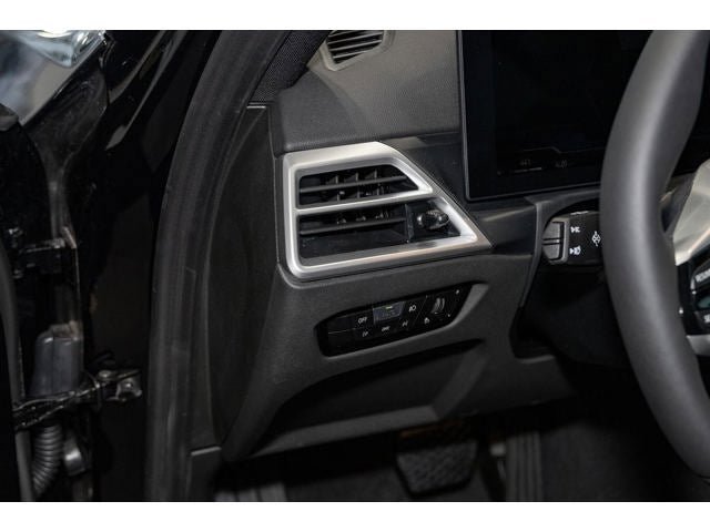 New 2026 BMW 330i xDrive Sedan w/ Convenience Package image 54