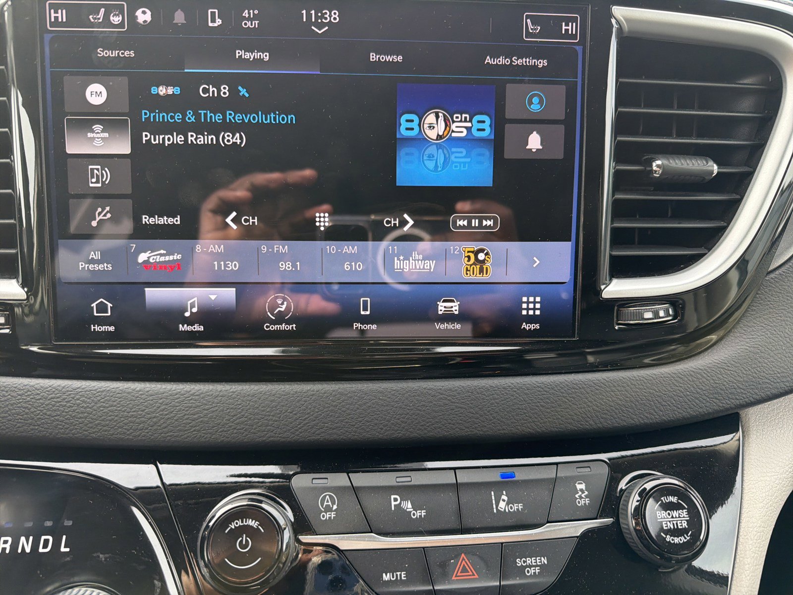 Used 2024 Chrysler Pacifica Touring-L image 22