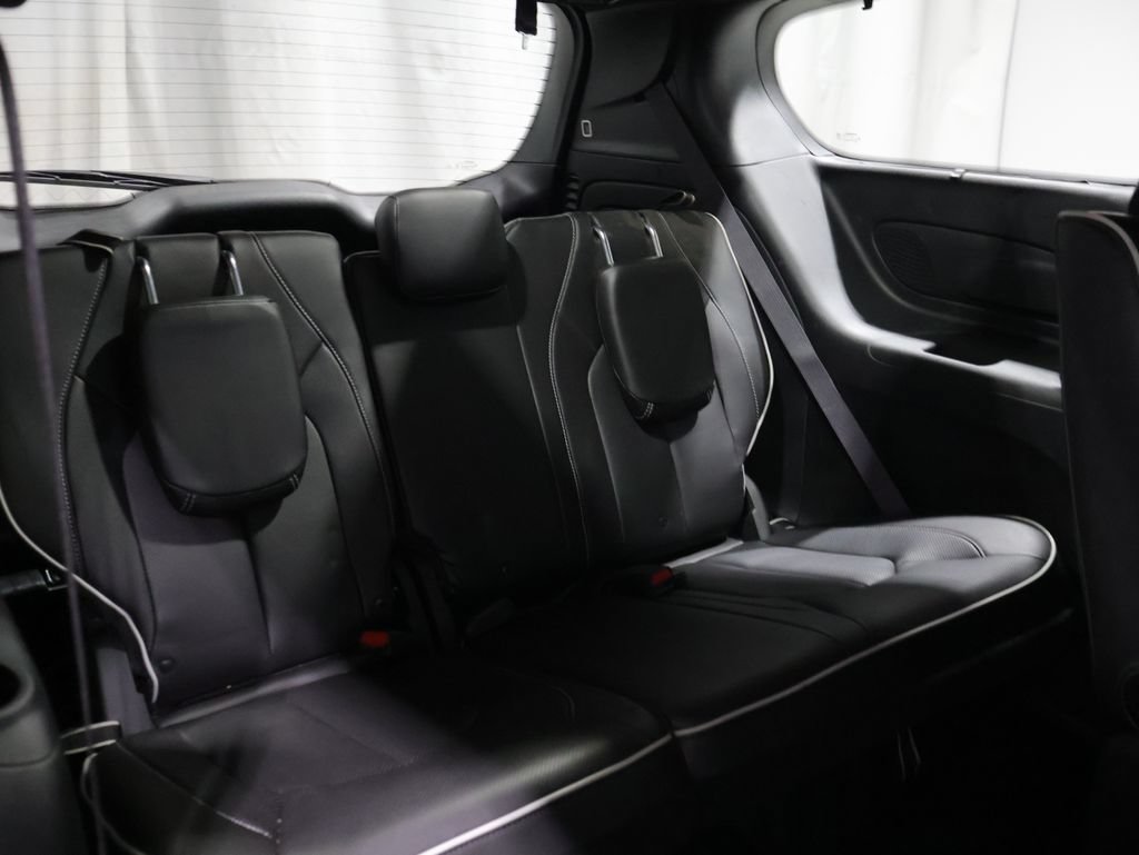 Used 2021 Chrysler Pacifica Limited w/ Uconnect Theater Family Group FWD image 20